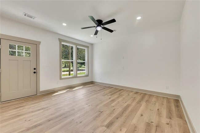 Building Photo - 3 Forsyth St NE