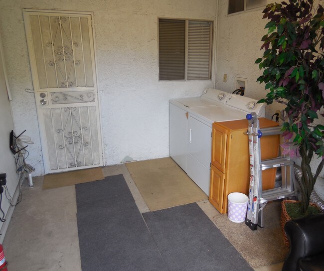 Laundry room - 172 N Winton Ave
