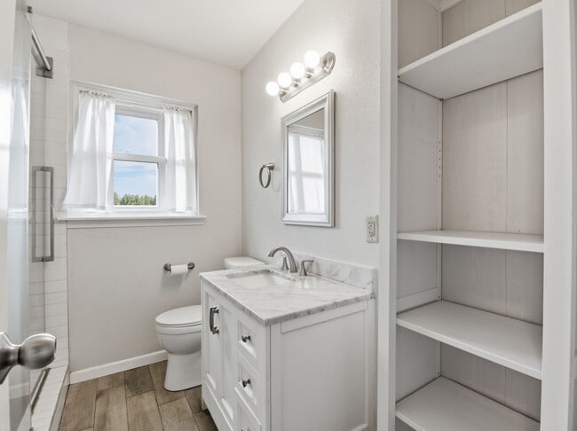 Building Photo - 4929 Libbey Dr