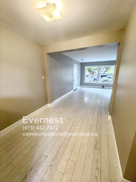 Building Photo - 924 Allerton St
