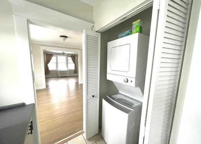 Building Photo - 108 Concord St