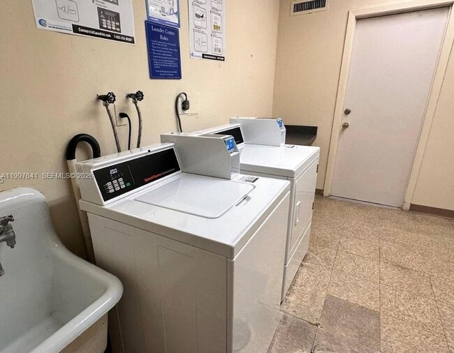 Building Photo - 2750 NE 183rd St