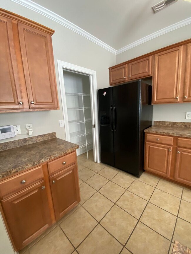 Building Photo - End Unit Townhouse in Pennington Square