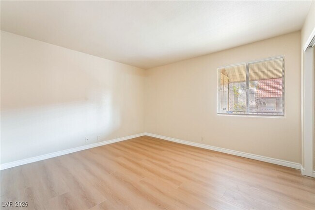 Building Photo - 5121 River Glen Dr