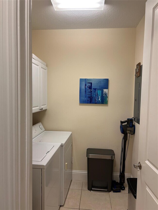 Building Photo - 226 N Latitude Cir