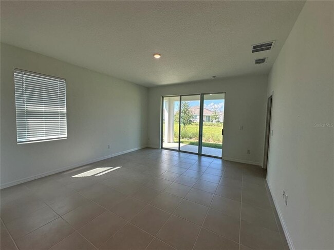 Building Photo - 2395 Bending Bonsai Dr