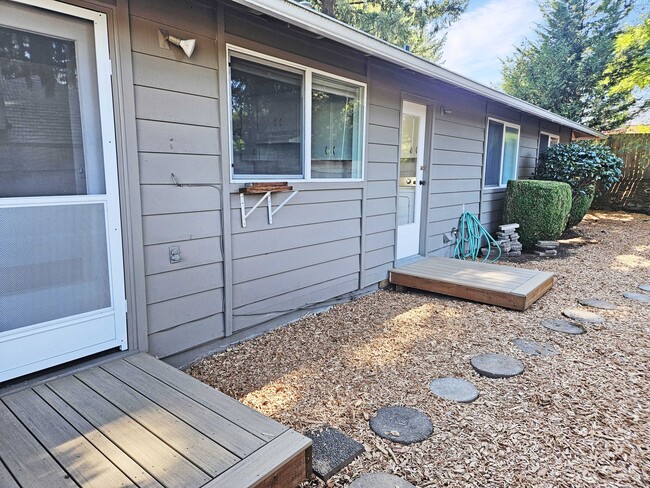 Building Photo - 9032 SW Monterey Pl