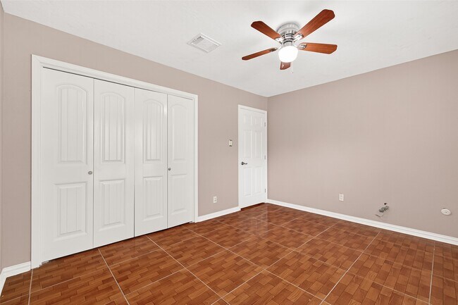 Building Photo - 7403 Shady Vale Ln