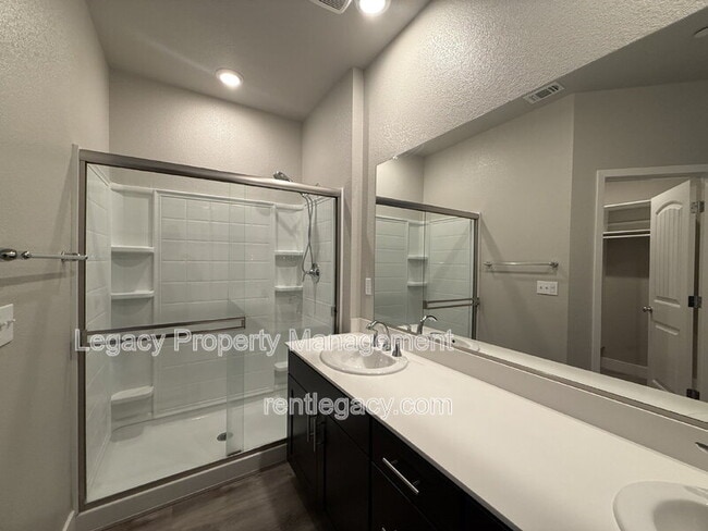 Building Photo - 5301 E Commerce Way