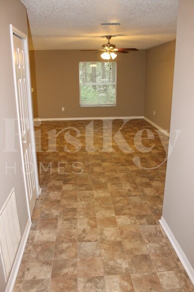 Building Photo - 14936 SE 25 Pl