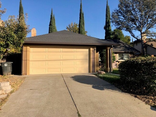 Building Photo - Spacious 3 Bedroom 2 Bath Home in Citrus H...