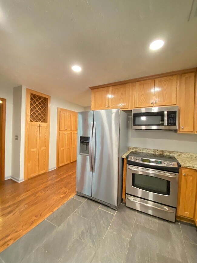 Building Photo - Beautiful Home Available Now!