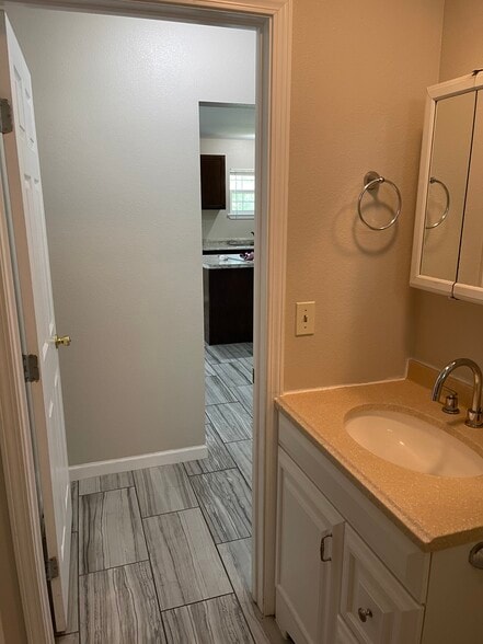 Building Photo - 507 Short St