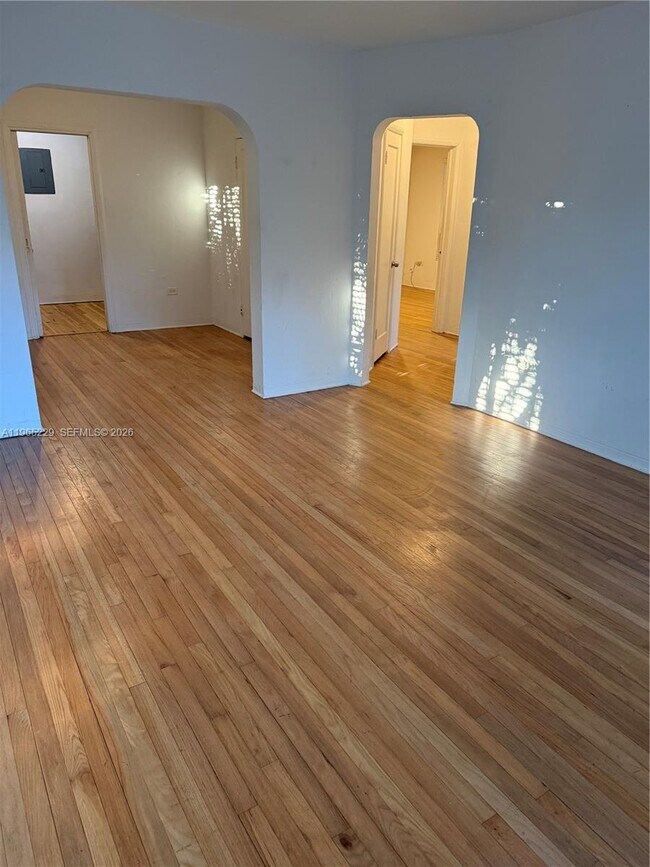 Building Photo - 23 Majorca Ave