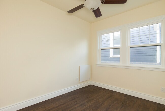 Building Photo - 571 Valley St
