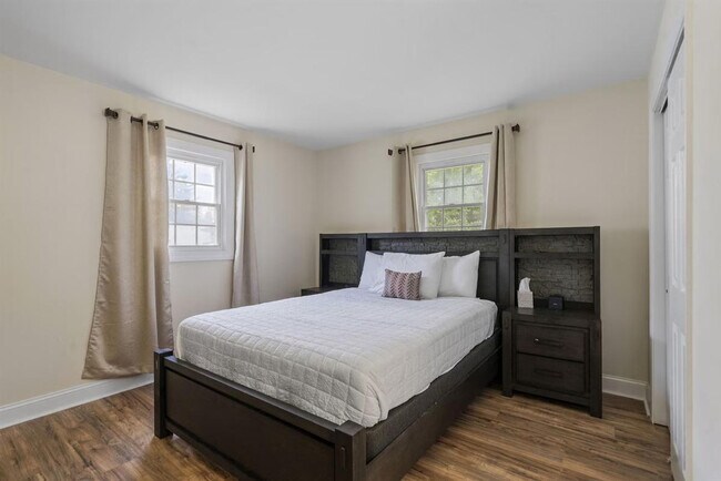 Building Photo - 2 Meadow Ln