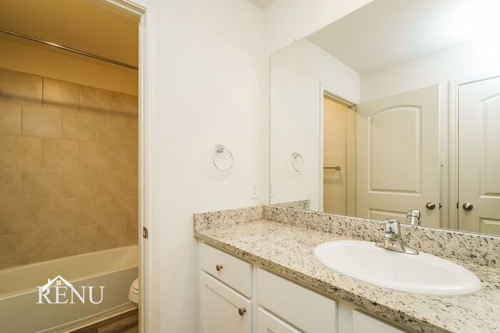 Building Photo - 11022 Yonder Flts