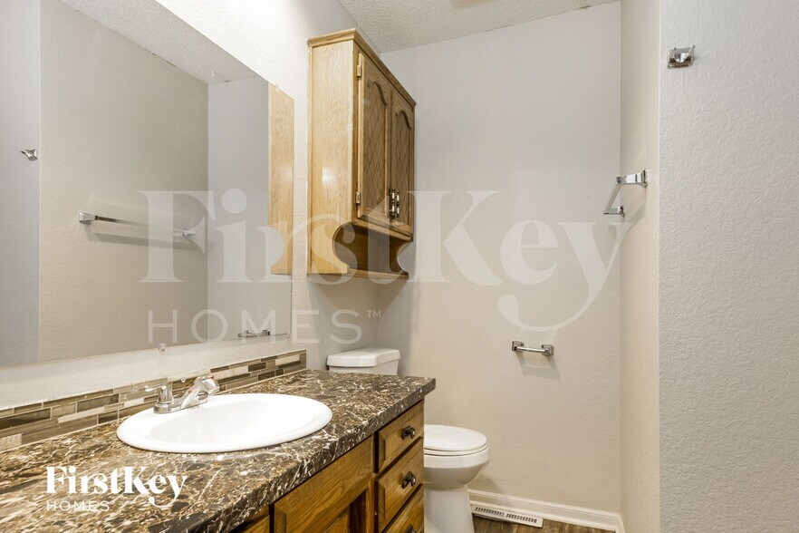 Building Photo - 16905 Lea Ave