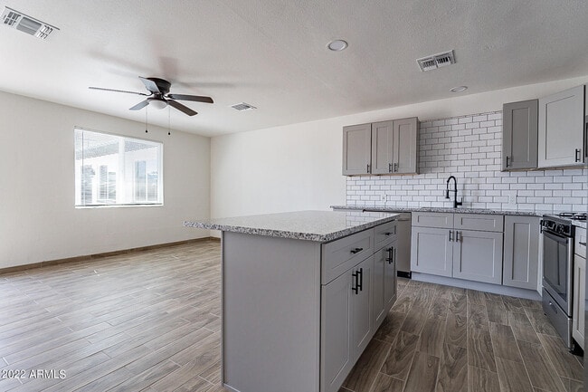 Building Photo - 37 E El Parque Dr