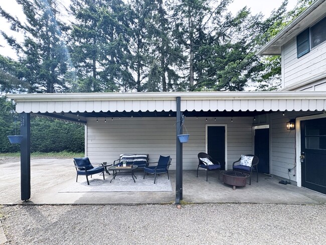Building Photo - 1470 Anderson Ln
