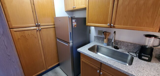 Building Photo - SALT LAKE - 12th FLOOR FULLY FURNISHED STUDIO - WINDOW AC, ASSIGNED COVERED PARKING. POOL. SECURE...