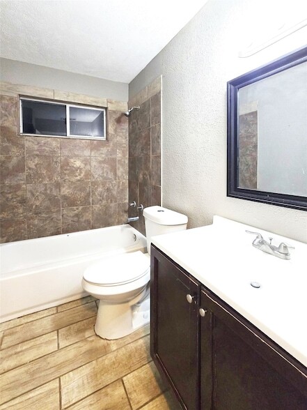 Building Photo - 12008 Bellafonte Dr