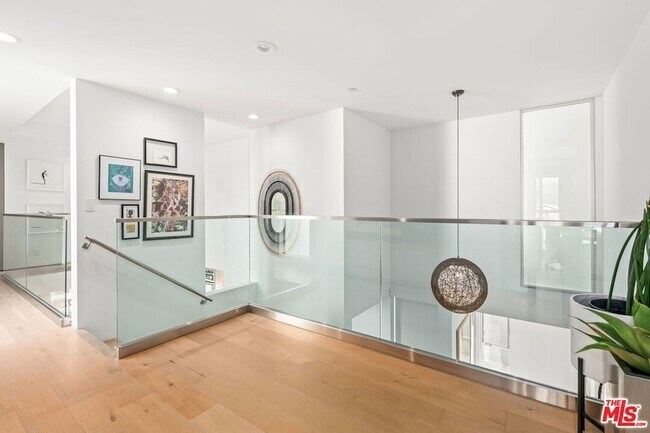 Building Photo - 2736 Armacost Ave