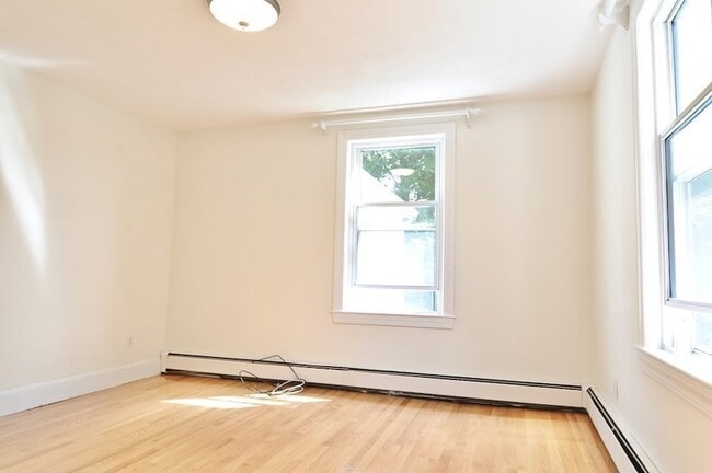 Building Photo - 120 Farwell St