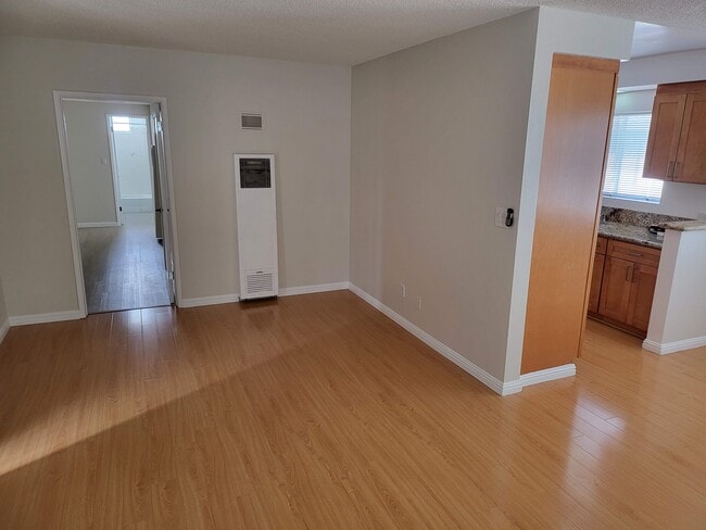 Living room - 533 W California Ave