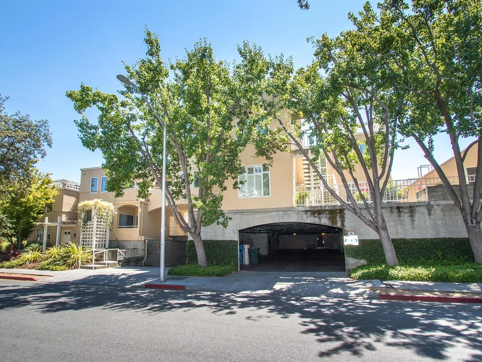 Building Photo - 233 Homer Ave