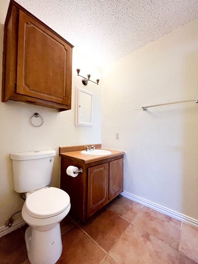 Building Photo - Available NOW!!!! This charming 1 story, 3 bedroom, 2 bath house could be your next home! Beautif...