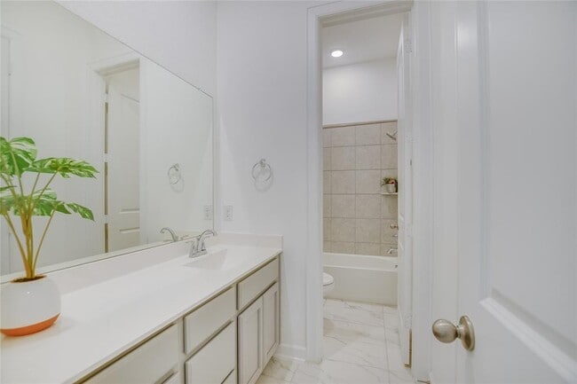 Building Photo - 498 Gamble Dr