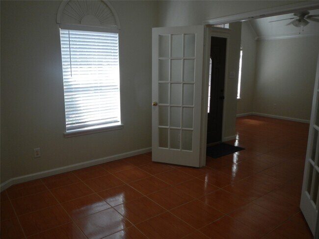 Building Photo - 1203 Foxland Chase St