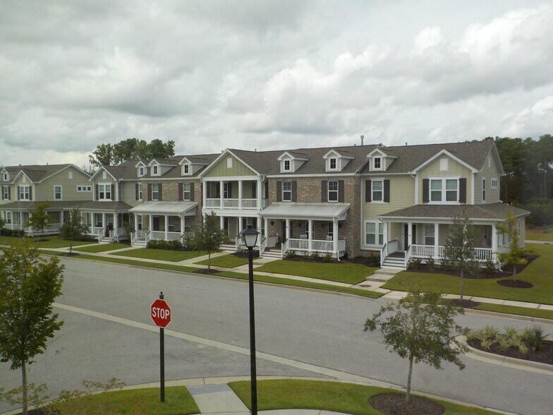 Building Photo - 1400 Fox Creek Ln