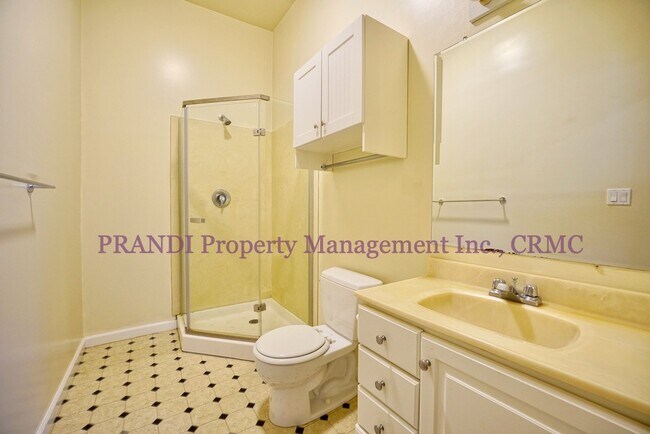 Building Photo - Victorian 1Br Apartment Close to Downtown