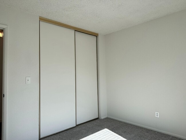Building Photo - Mature dog considered. Nice home, convenient location off Placer & Wisconsin, Rdg.