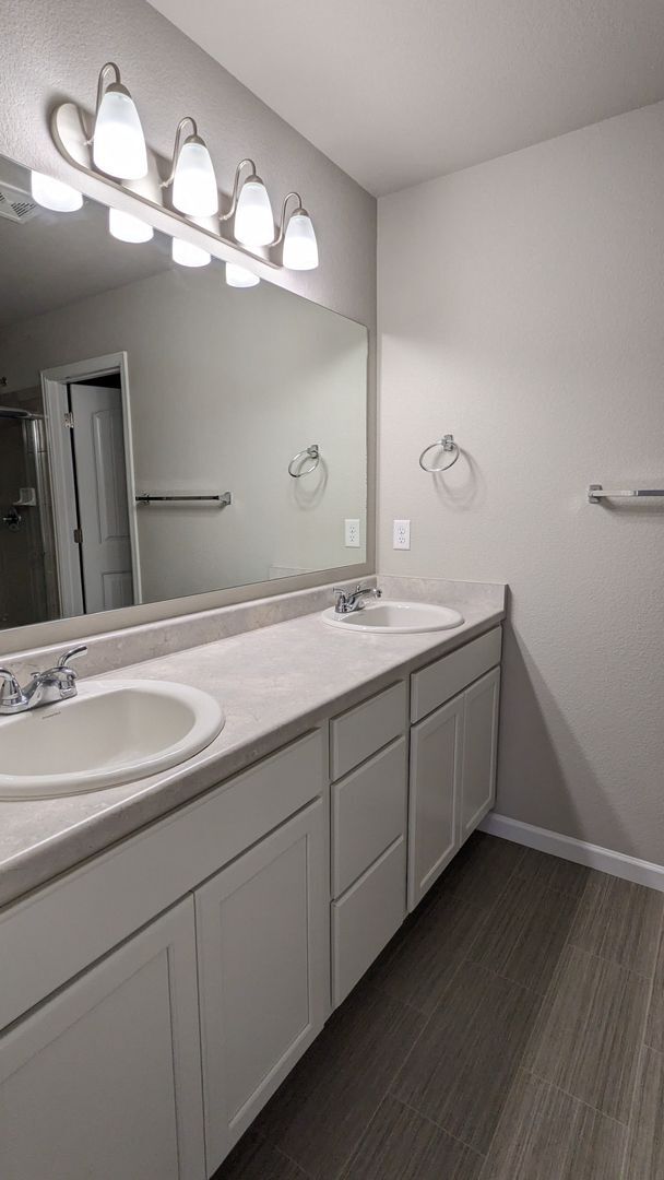 Building Photo - NEWER END UNIT TWO STORY TOWNHOME WITH A/C...