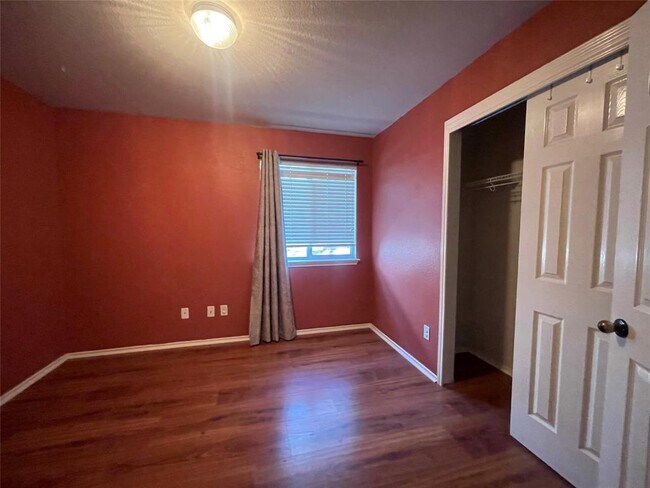 Building Photo - 3508 Blue Ridge Dr