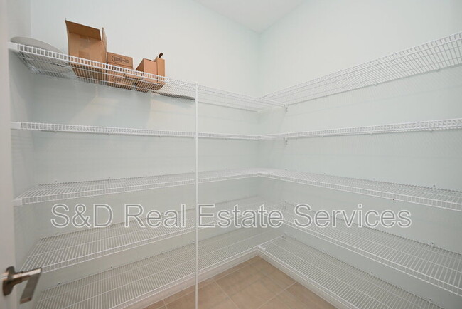 Building Photo - 2028 Rosewood Cir
