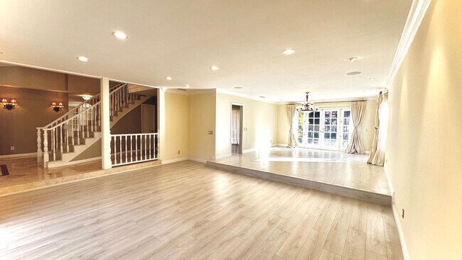 Building Photo - ABSOLUTELY STUNNING ENTERTAINER HOME (4 be...