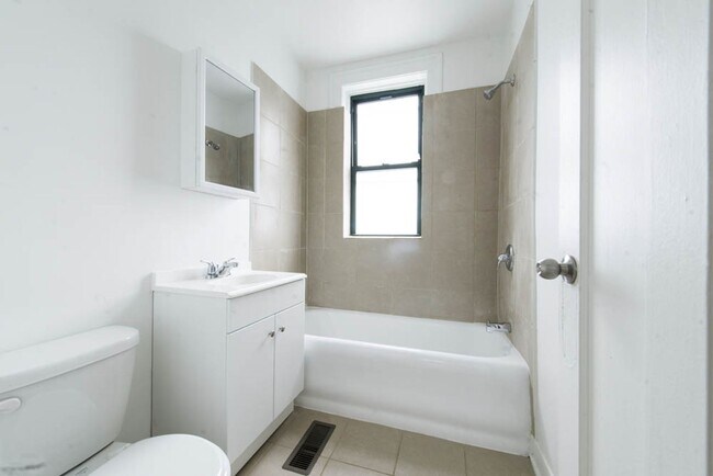 Building Photo - 7201 S Calumet