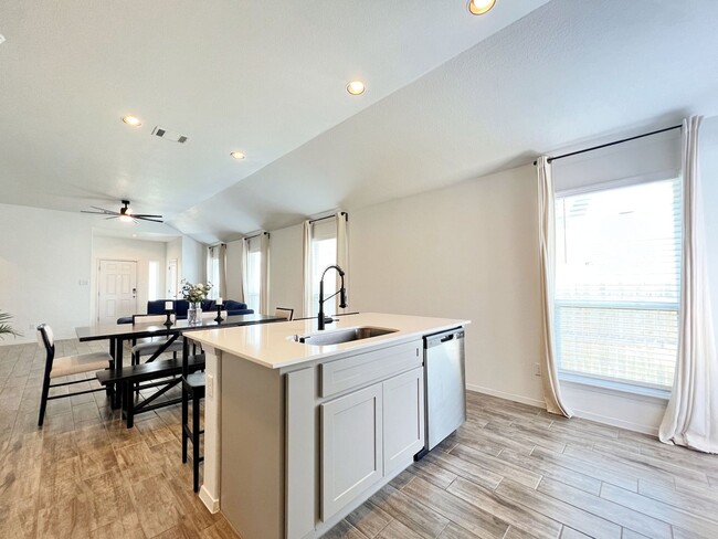 Building Photo - Modern and Beautiful - 3/BR and 2/BA Home ...