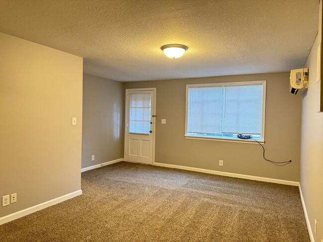 Building Photo - 507 Baker St