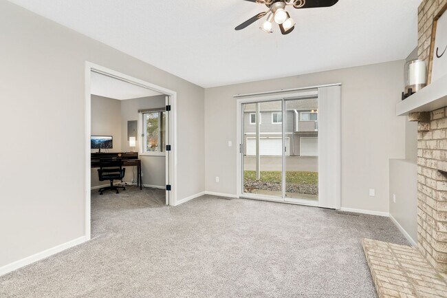 Building Photo - 3 bd, 2 bathroom, 2 car garage two level end unit town home