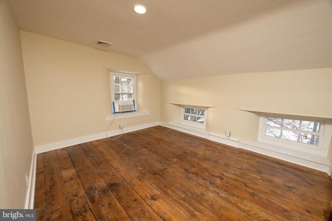 Building Photo - 6192 Lower York Rd