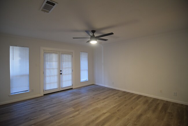 Building Photo - 820 Cedar Ridge Dr