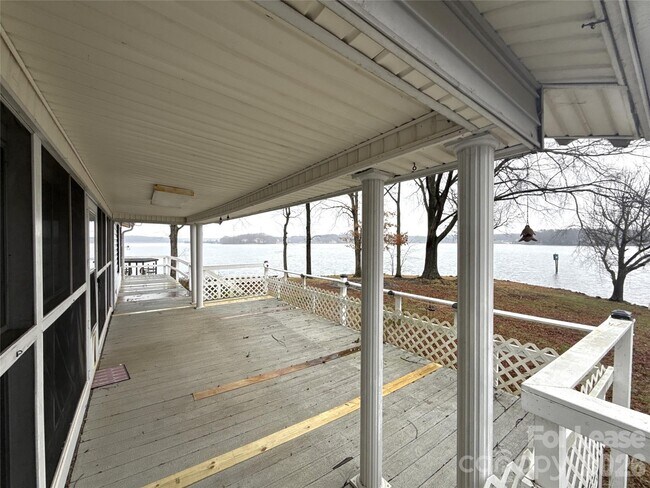 Building Photo - 3628 Brooks Ln