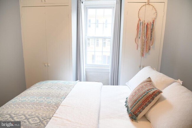 Building Photo - 120 Delaware St