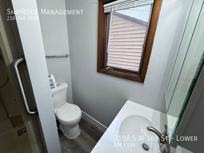 Building Photo - 2108.5 W 3rd St