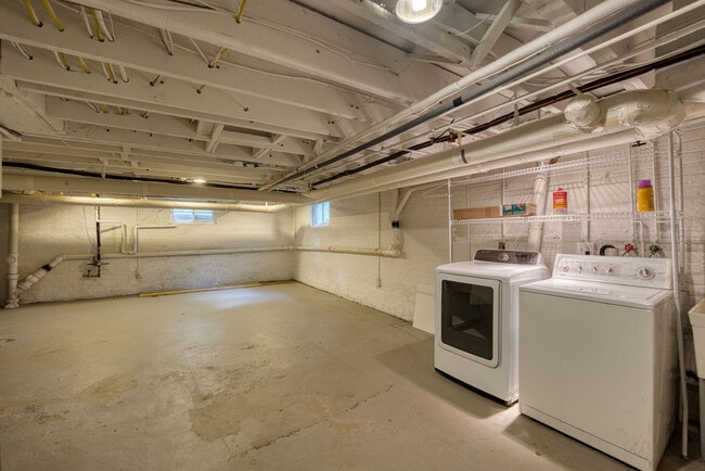 Building Photo - 2305 Macdonough Rd
